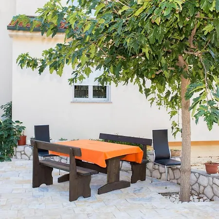 Awesome In Barbat With Wifi Apartment