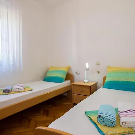 Apartment Awesome In Barbat With Wifi *