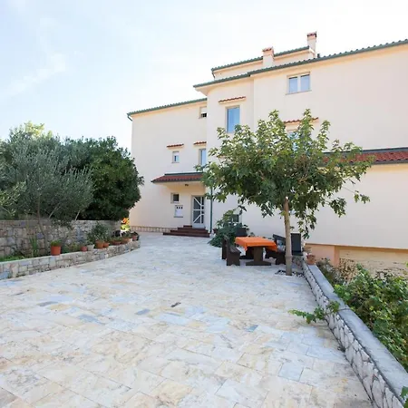 Awesome In Barbat With Wifi Apartment Barbat na Rabu