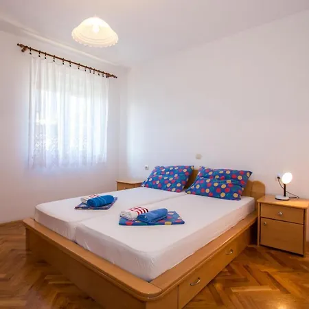 Apartment Awesome In Barbat With Wifi *