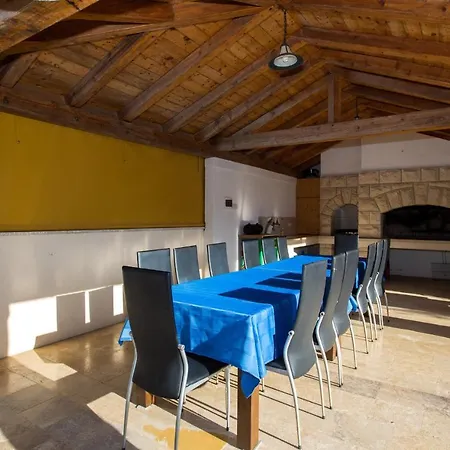 Apartment Awesome In Barbat With Wifi